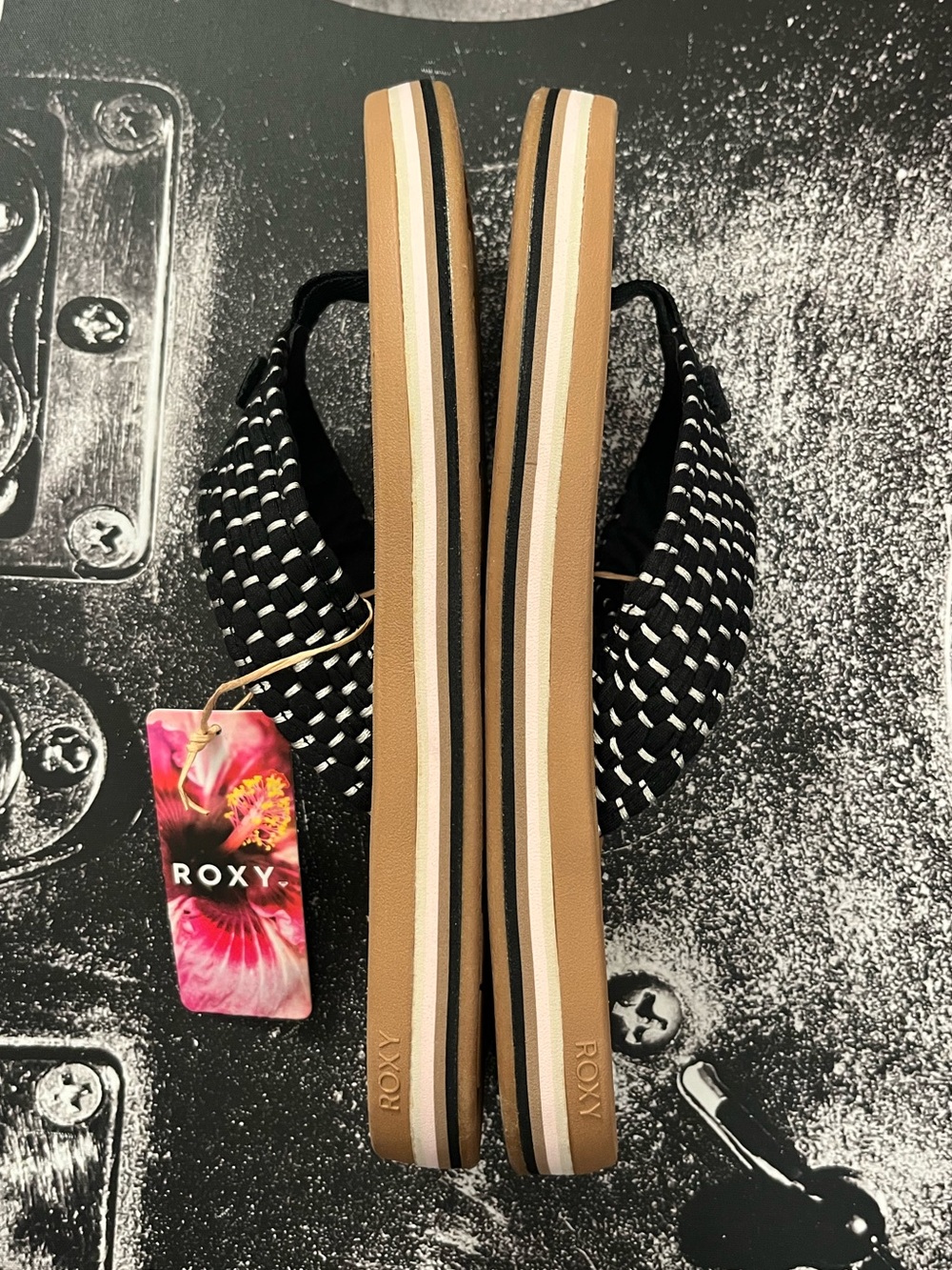 NWT Roxy Flip Flops - Picture 9 of 11